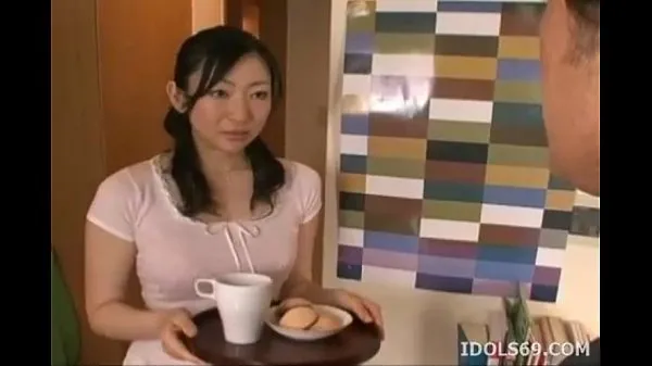 Vidéos Jeune belle-mère japonaise baise clips populaires