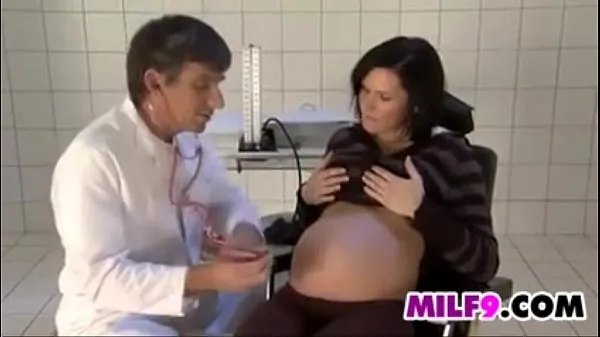 Heiße Schwangere Frau von einem Arzt geficktClips-Videos