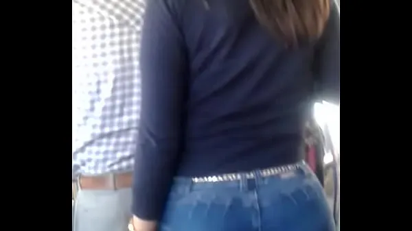 rich buttocks on the bus clip hấp dẫn Video
