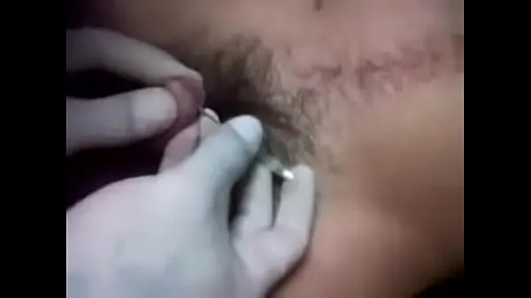 Aplicando piercing no pau - piercing nel galloclip video hot