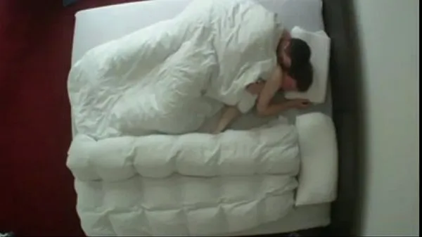 Горячие Ложусь в постель с мамой в законе - больше видео на клипы Видео