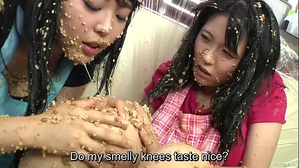 Vídeos de Subtitulado extrema japonés natto sploshing lesbianas clips calientes