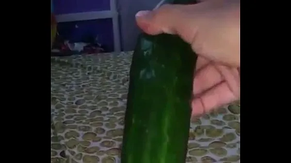 ホットな masturbating with cucumber クリップのビデオ