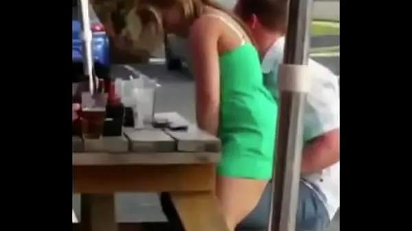 Vidéos Couple ayant des relations sexuelles au restaurant clips populaires