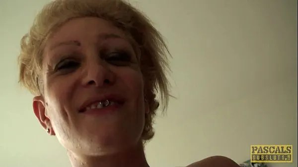 Vídeos de Zorra británica entintada criticada áspero en el culo por maledom clips calientes