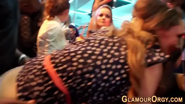 Népszerű Hos sucking at glam orgy klipek videók