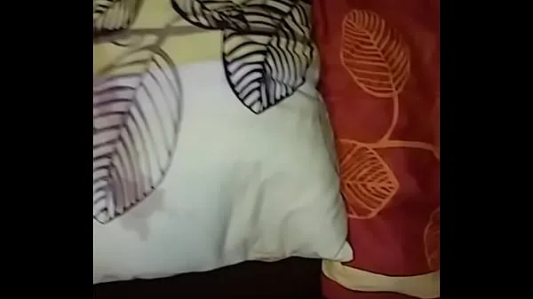 ホットな pissing on the pillow クリップのビデオ