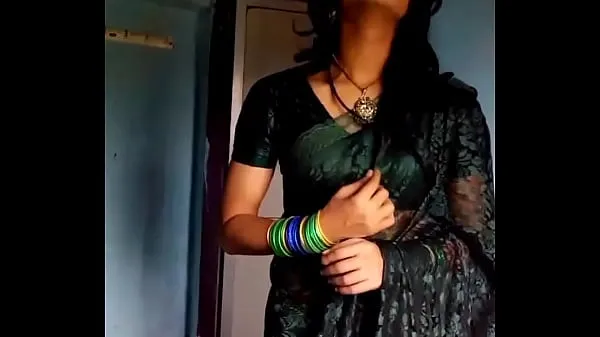Crossdresser in green saree clip hấp dẫn Video