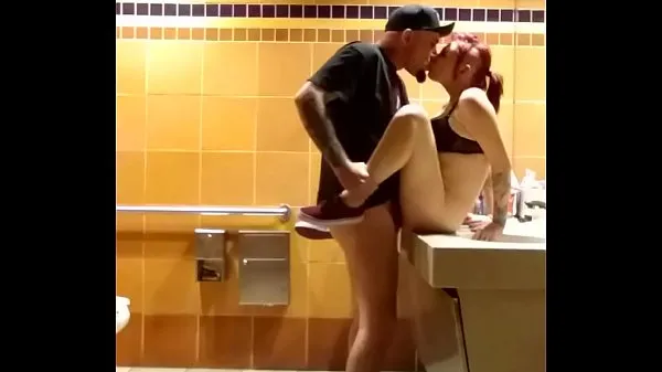 Heiße Sex im BadezimmerClips-Videos