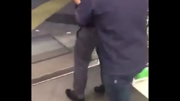 Vídeos de Japonés meando desvergonzado japonés descubierto Standingpee en tienda de conveniencia clips calientes