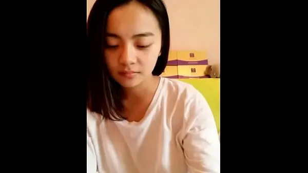 Heta Young Asian teen showing her smooth body klipp Videor