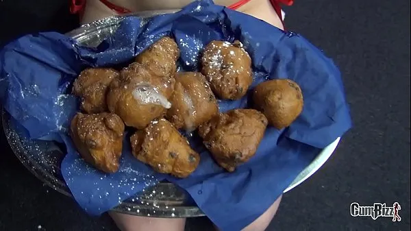 Heiße Das böse neue Jahr, in dem Linda Lush auf 6 Kerle reitet, die Gesichtsoliebollen abspritzenClips-Videos