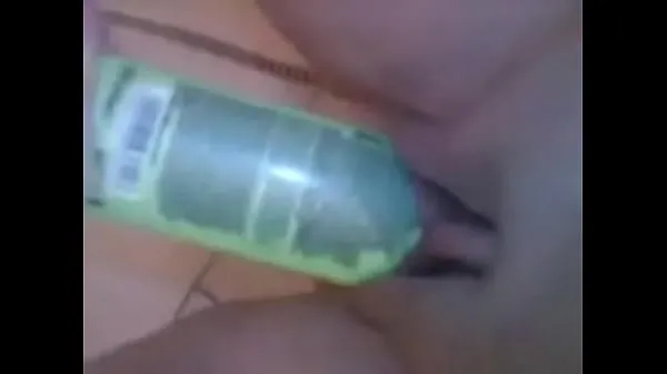girl with deodorant in her pussy Video klip panas