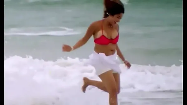 Video klip Kiran rathod bouncing boob slip from bikini panas