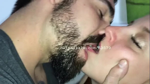 ホットな Casey and Aaron Kissing Video 1 クリップのビデオ