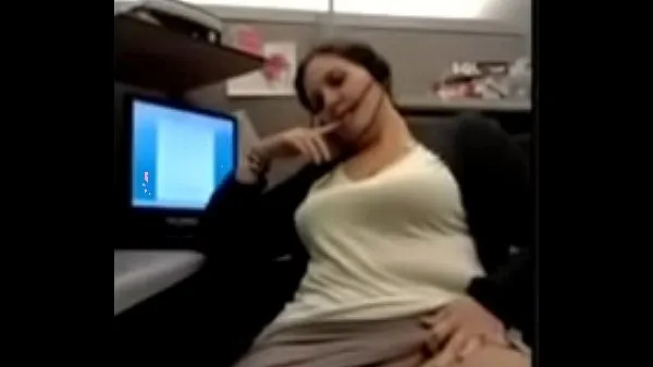 Sıcak Milf On The Phone Playin With Her Pussy At Work klip Videolar