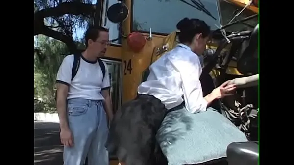 Vroči Schoolbusdriver Girl get fuck for repair the bus - BJ-Fuck-Anal-Facial-Cumshot posnetki Video posnetki