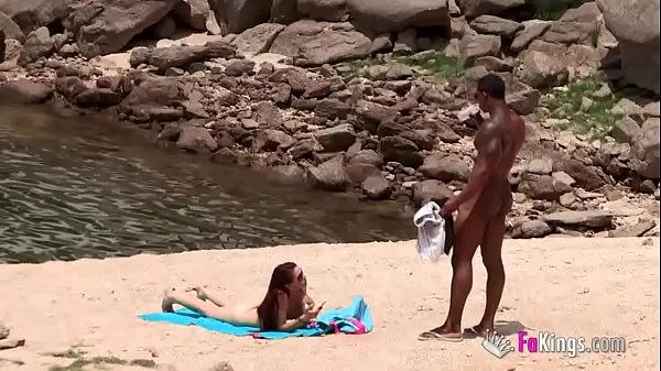 The massive cocked black dude picking up on the nudist beach. So easy, when you're armed with such a blunderbuss clip hấp dẫn Video