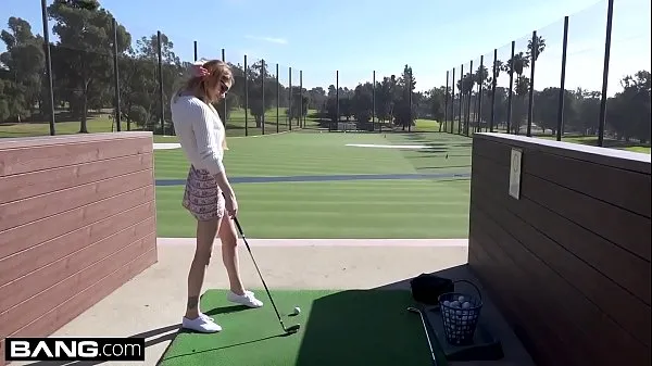 گرم Nadya Nabakova puts her pussy on display at the golf course کلپس ویڈیوز