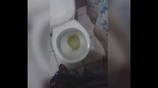 ホットな man pissing クリップのビデオ