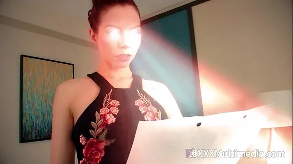 Vidéos Aiden Valentine achète un assistant Fembot clips populaires