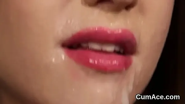 Hotte Astonishing girl loves a throat sucking and lots of cum on her face klip videoer