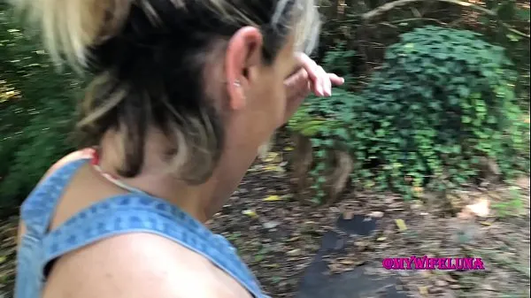 Vidéos Pendant que nous installions la maison au bord de la rivière, ma femme a pensé à se détendre avec une bonne clips populaires