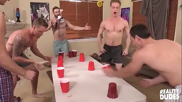 Vidéos Flip Cup 2 Bareback Fuck - Réalité Dudes clips populaires