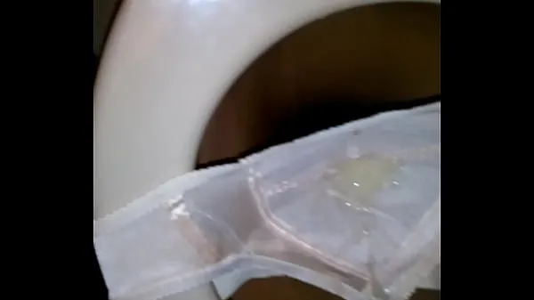 مقاطع فيديو ساخنة cum bra in toilet