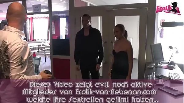 Vroči German no condom casting with amateur milf posnetki Video posnetki