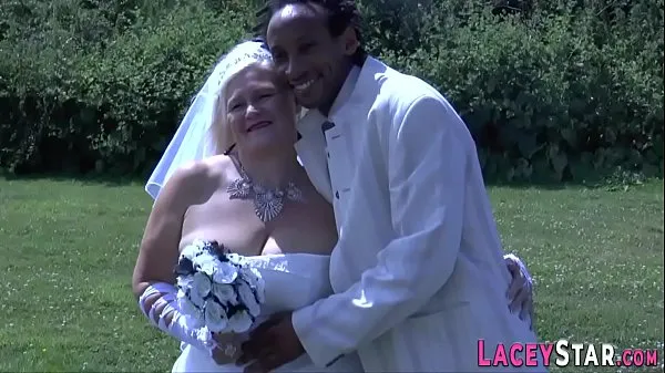 Vidéos Granny Brides chevauche la bite clips populaires