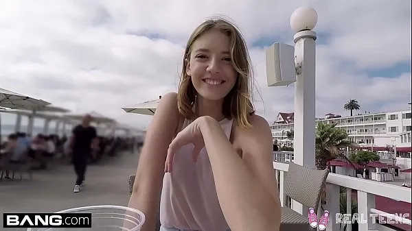 Populaire Real Teens - Teen POV pussy play in public clips Video's