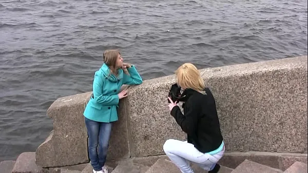 Hotte Lalovv A / Masha B - Taking pictures of your friend klip videoer