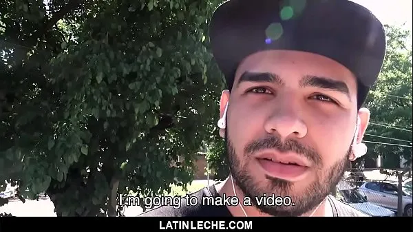 Hotte LatinLeche - Scruffy Stud Joins a Gay-For-Pay Porno klip videoer