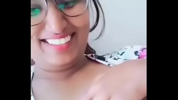 Vidéos Swathi naidu se fait presser les seins clips populaires