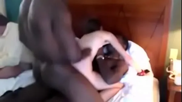 Sıcak wife double penetrated by black lovers while cuckold husband watch klip Videolar