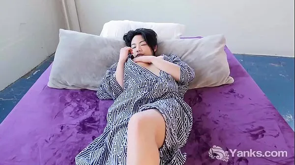 Népszerű Amateur asian babe from Yanks Hope Gold playing with her adorable body klipek videók