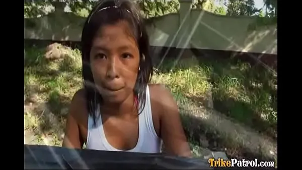 Video klip Dark-skinned Filipina girl Trixie picked up by foreigner driving Trike himself panas