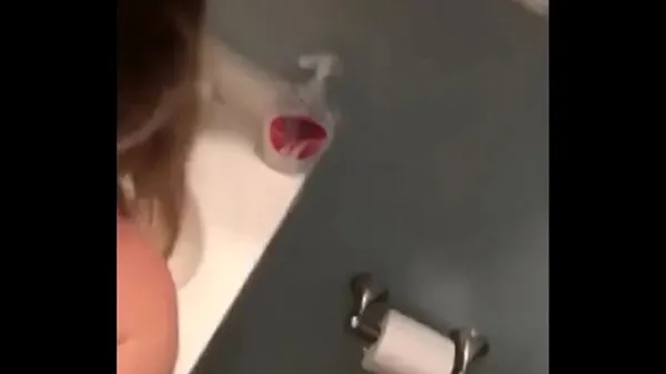 Vídeos de Rubia de Nashville teniendo sexo en el baño clips calientes