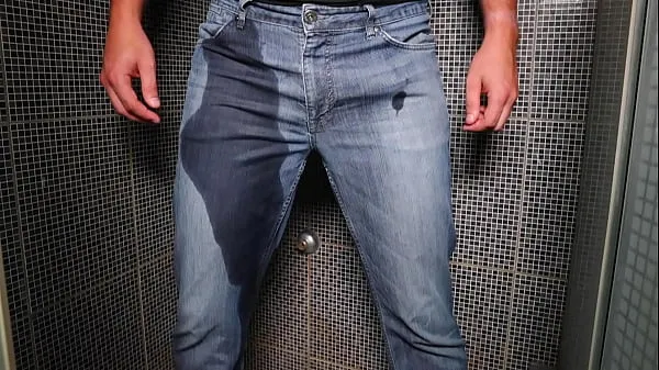Hot Guy pee inside his jeans and cumshot on end clips Videos