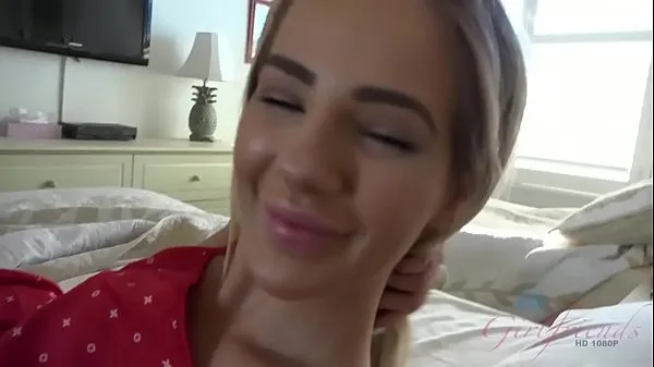 Vidéos Une pute d'une star du porno se fait bouffer la chatte et branler une bite dure (Bella Rose clips populaires