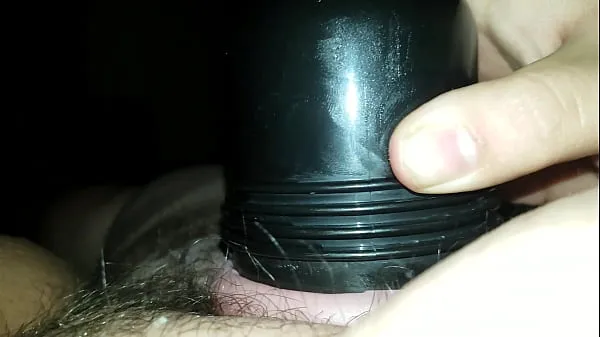 Vídeos de Gordo corriéndose en un juguete sexual gimiendo clips calientes