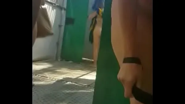 हॉट Ninfa Bebe wife showing peladinha in the beach shower क्लिप वीडियो