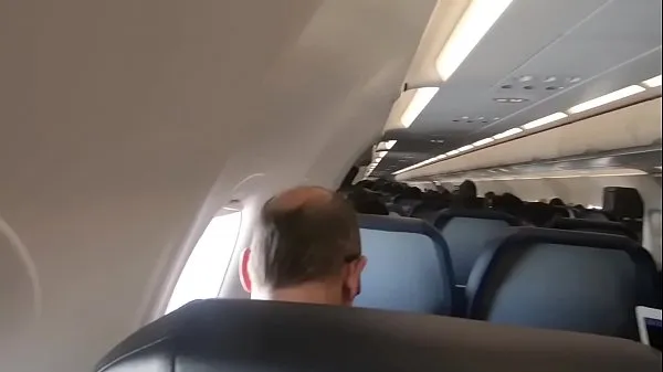 Vídeos chupando pênis no avião populares