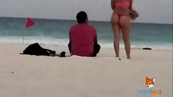 Hot Showing my ass in a thong on the beach and exciting men, only two dared to touch me (full video on my premium xvideos channel clips Videos