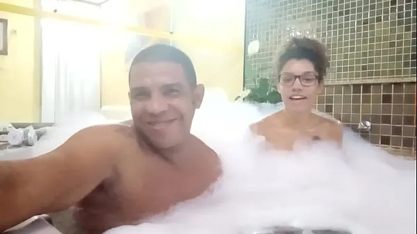 Heiße In der Badewanne mit der kleinen Prinzessin von Flamengo doidera MondClips-Videos