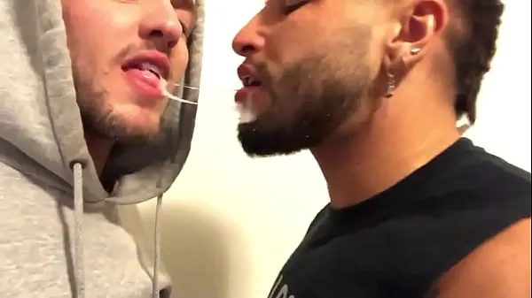 Vidéos Pipe riche avec baiser clips populaires