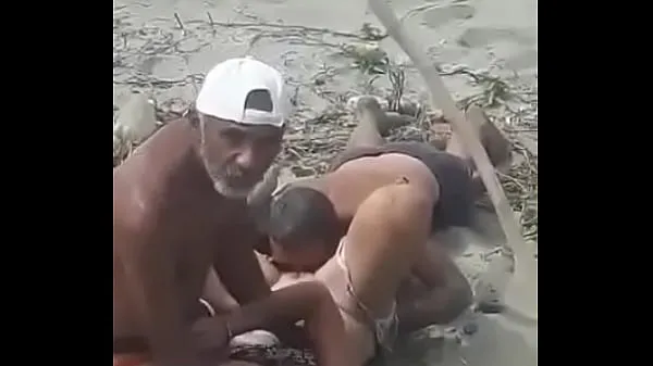 Caught on the beach clip hấp dẫn Video