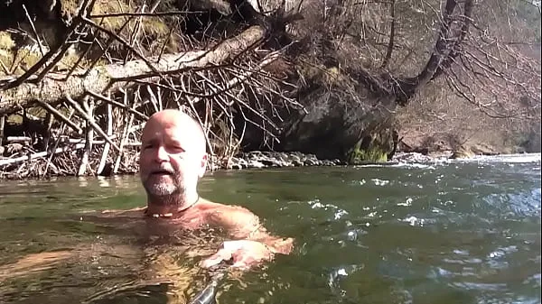 Video klip naked uncut bear chilling in the river panas