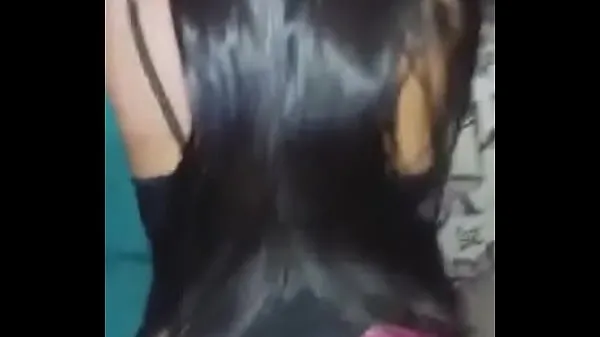 Populære Young girl giving ass on the sofa klipp videoer